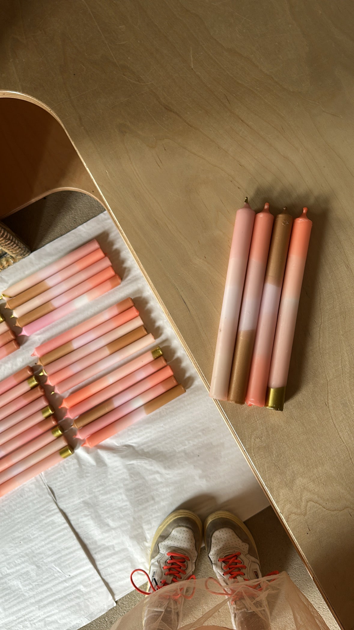 Vier klassische Tafelkerzen – Goldaprikose - Frau Gold