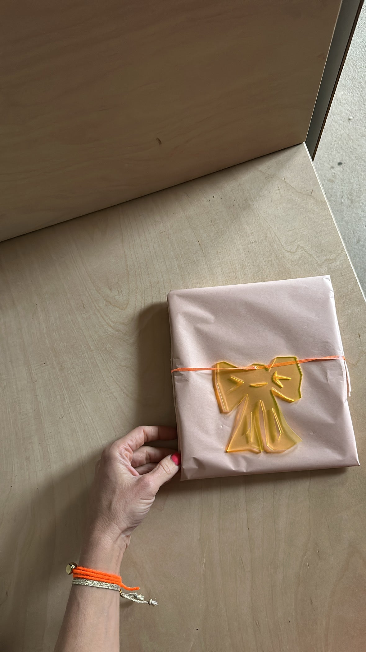 Glowy Bow, Leuchtorange - Frau Gold