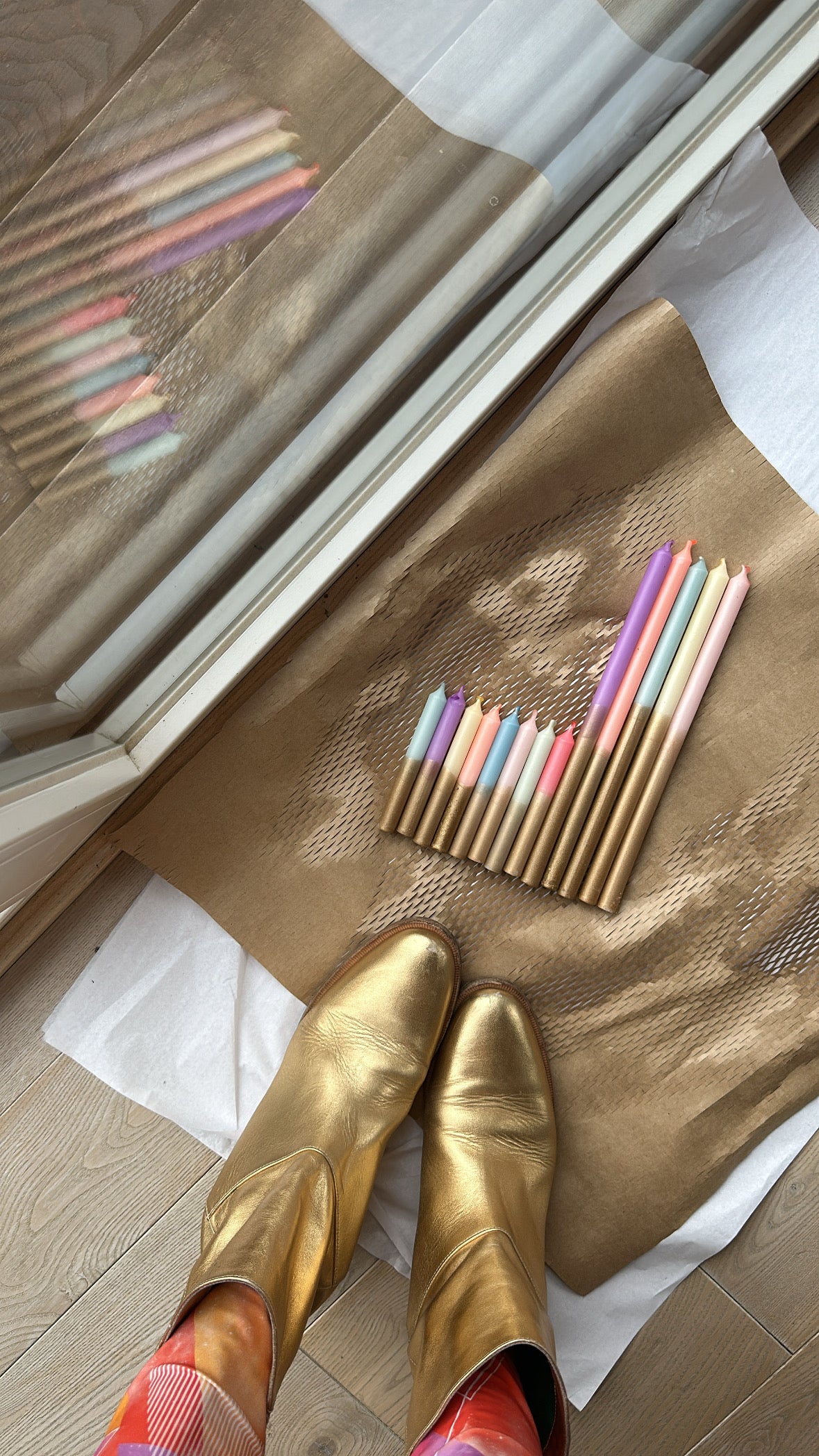 5 schmale Tafelkerzen- Pastell & Gold - Frau Gold