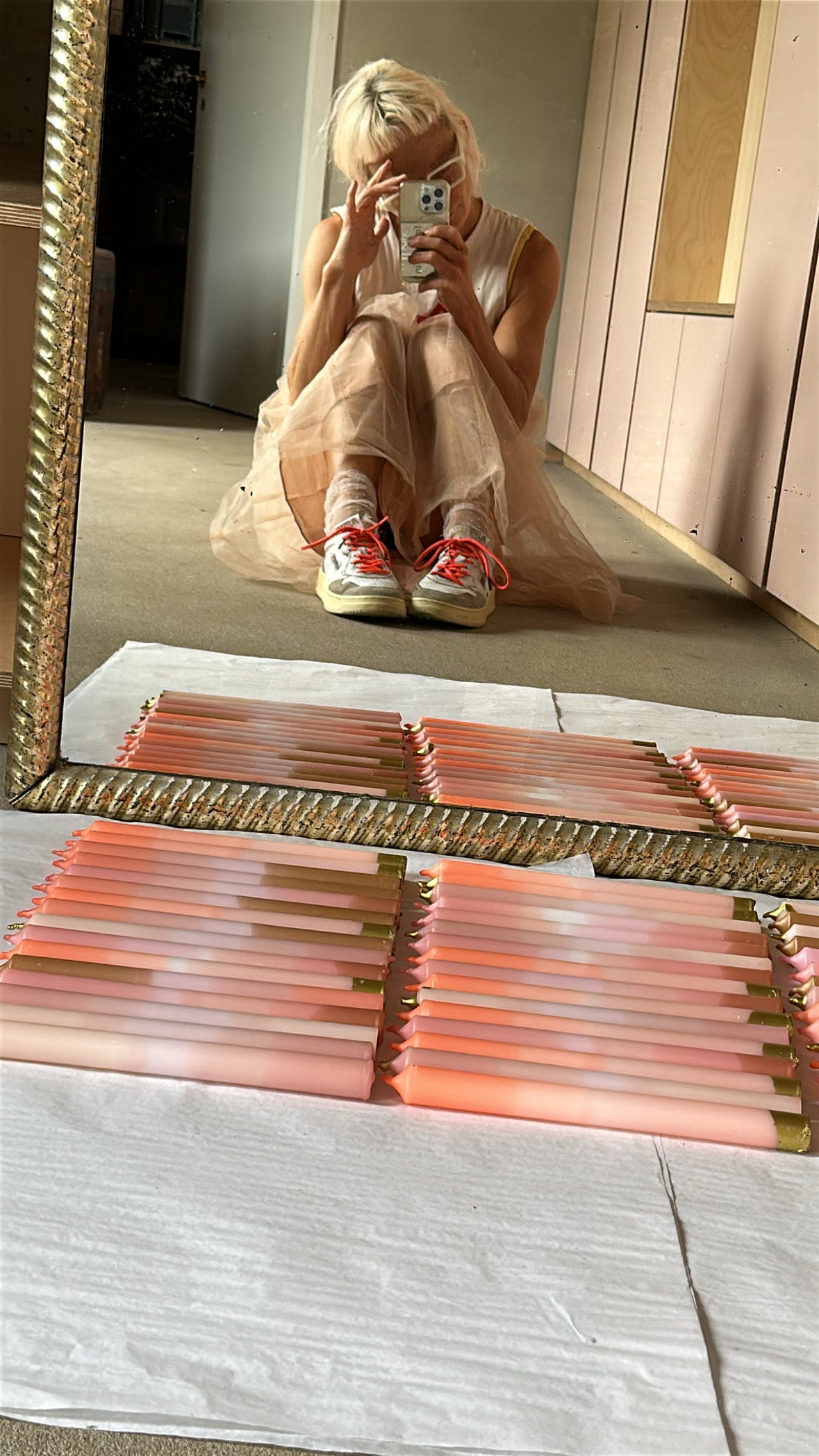 Vier klassische Tafelkerzen – Goldaprikose - Frau Gold