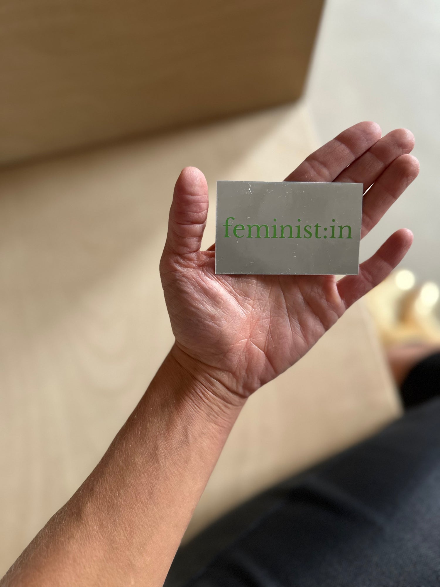 feminist:in Sticker - Frau Gold
