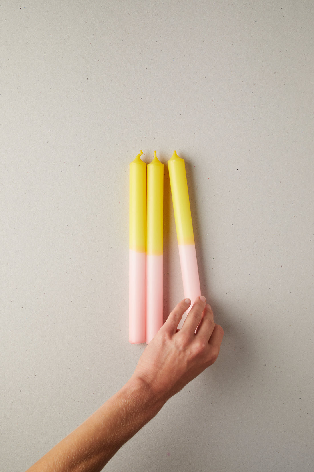 Drei klassische Tafelkerzen – Lichtdusche - Frau Gold