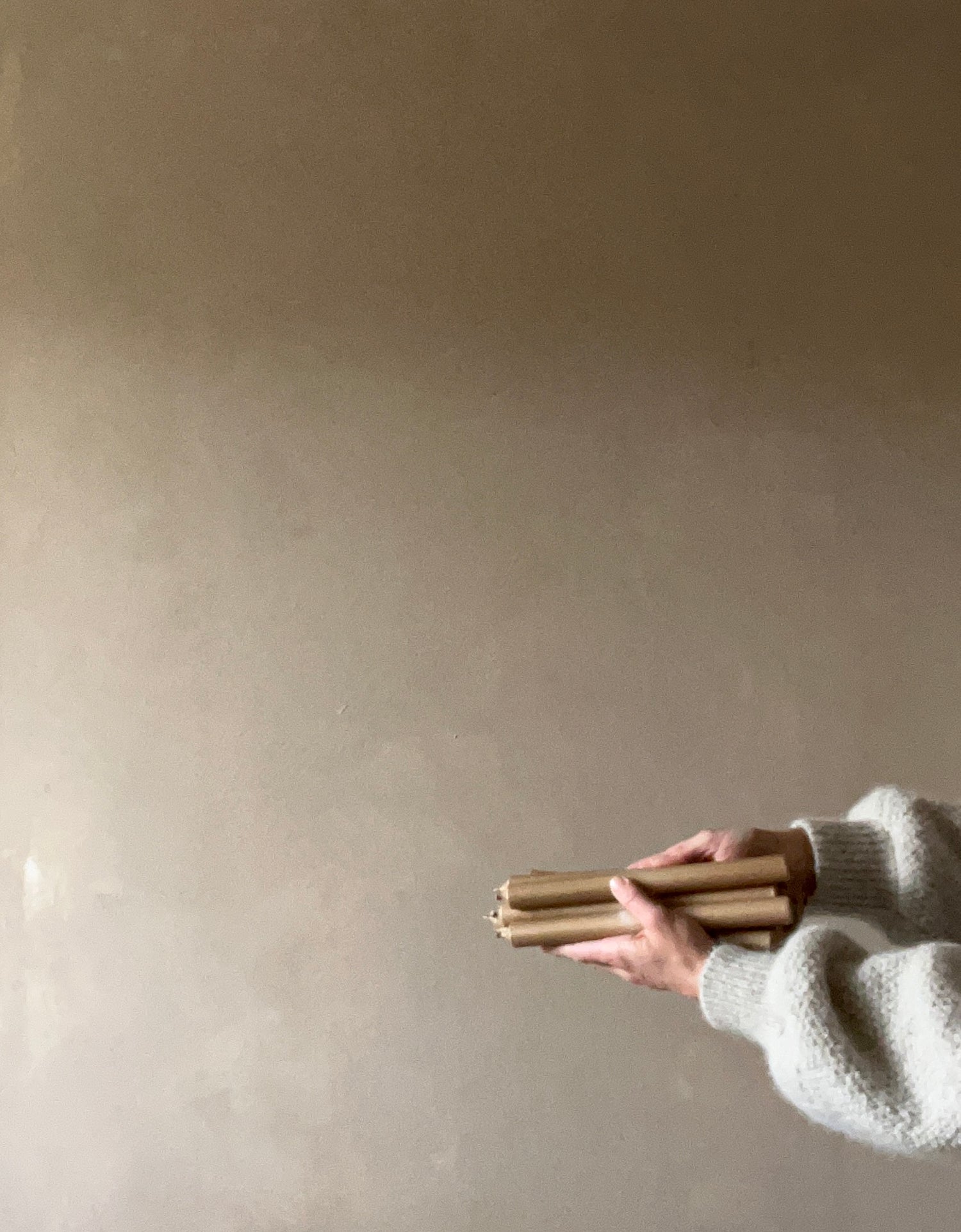 Zwei klasssische Tafelkerzen – just gold - Frau Gold