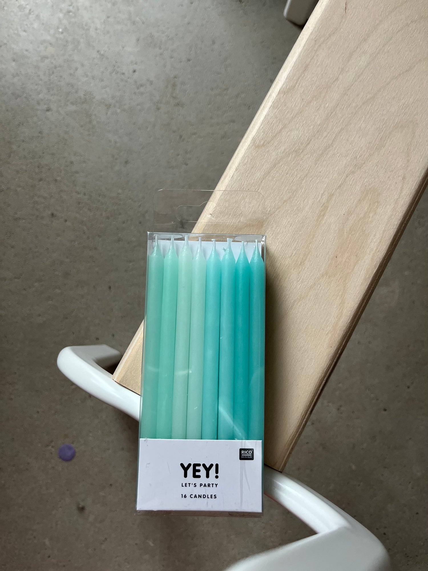 16 Tortenkerzen Mint - Frau Gold