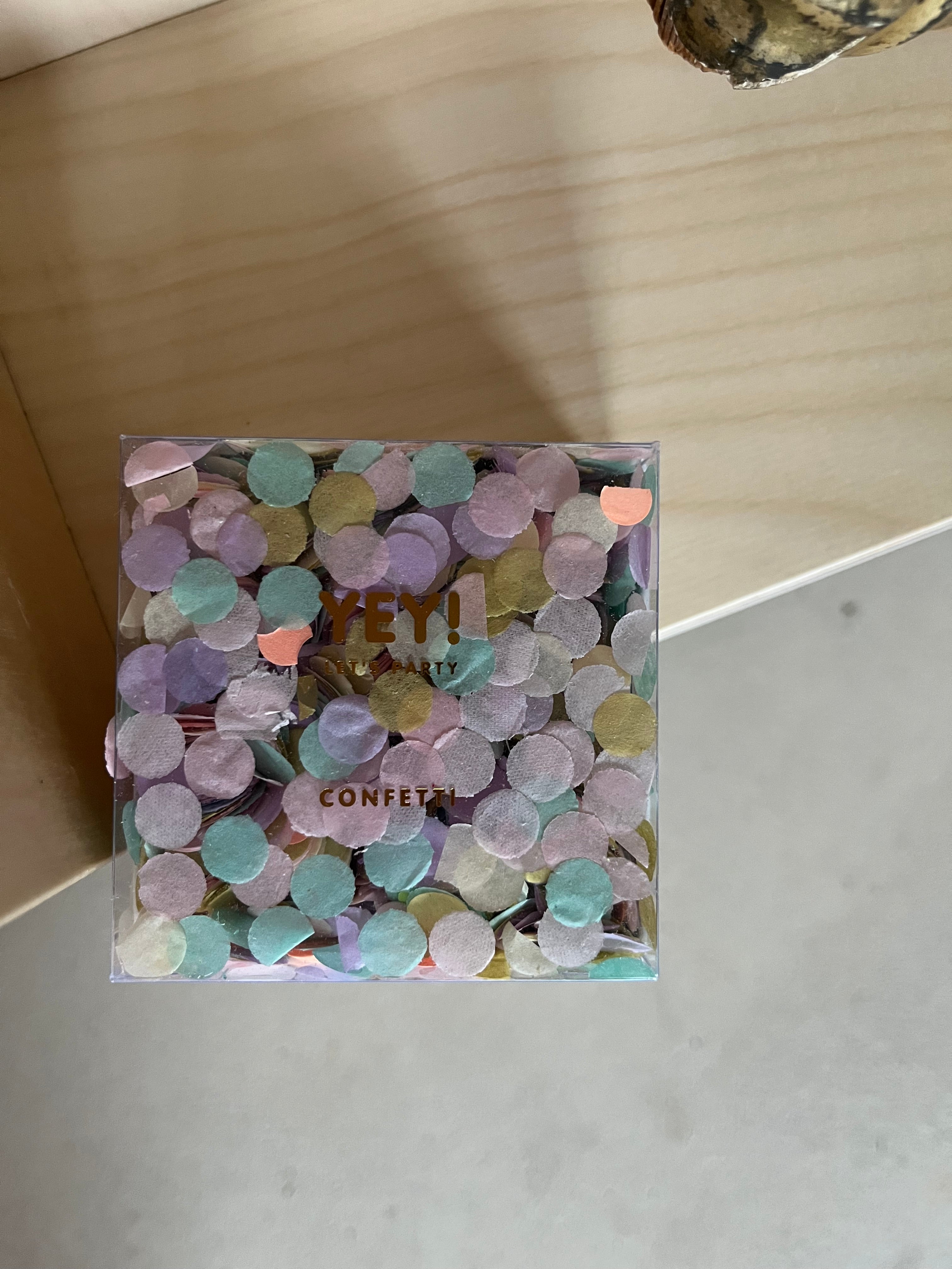 Bougies d’anniversaire « Confettis » - une phrase de huit pièces