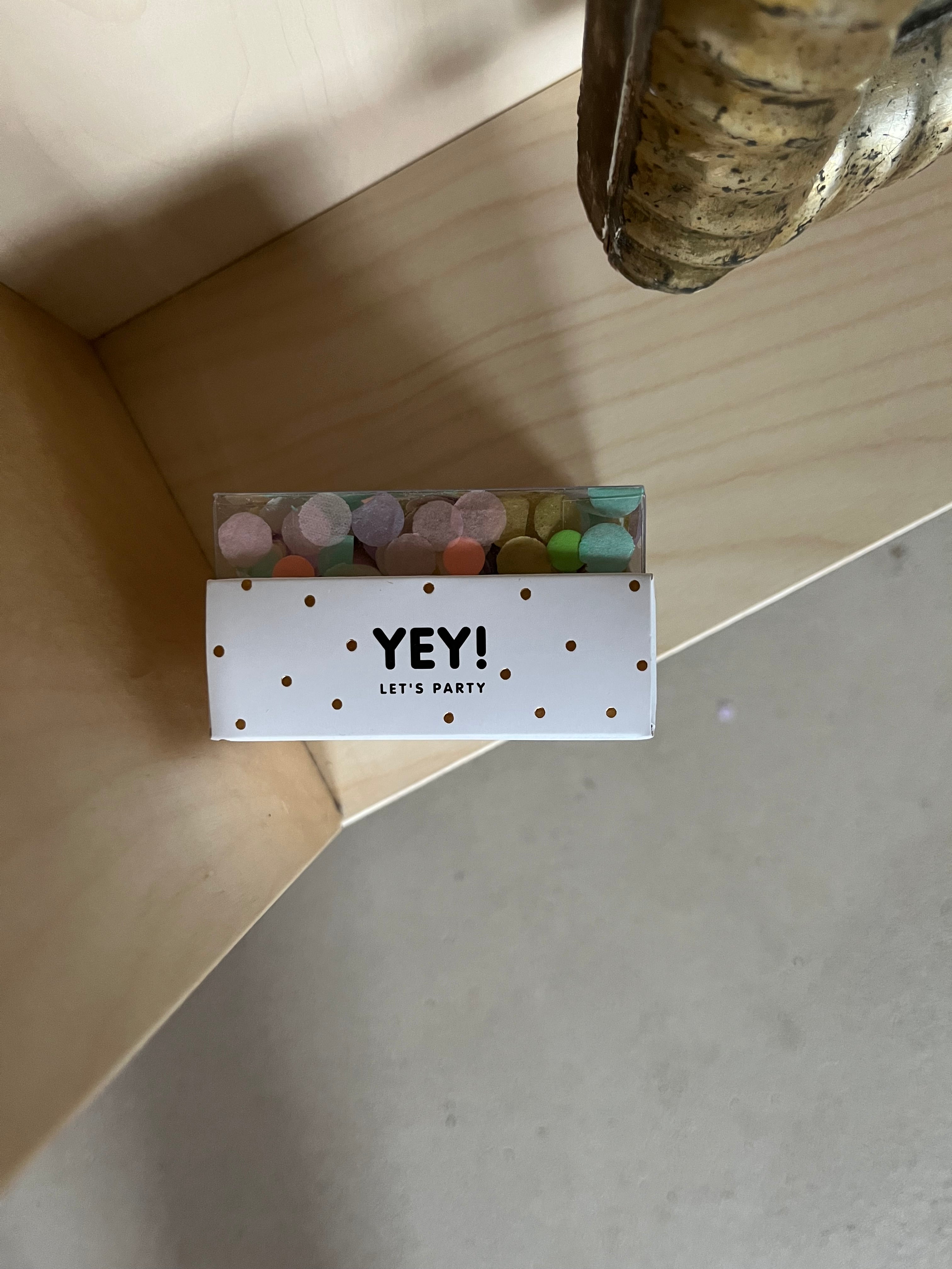Bougies d’anniversaire « Confettis » - une phrase de huit pièces
