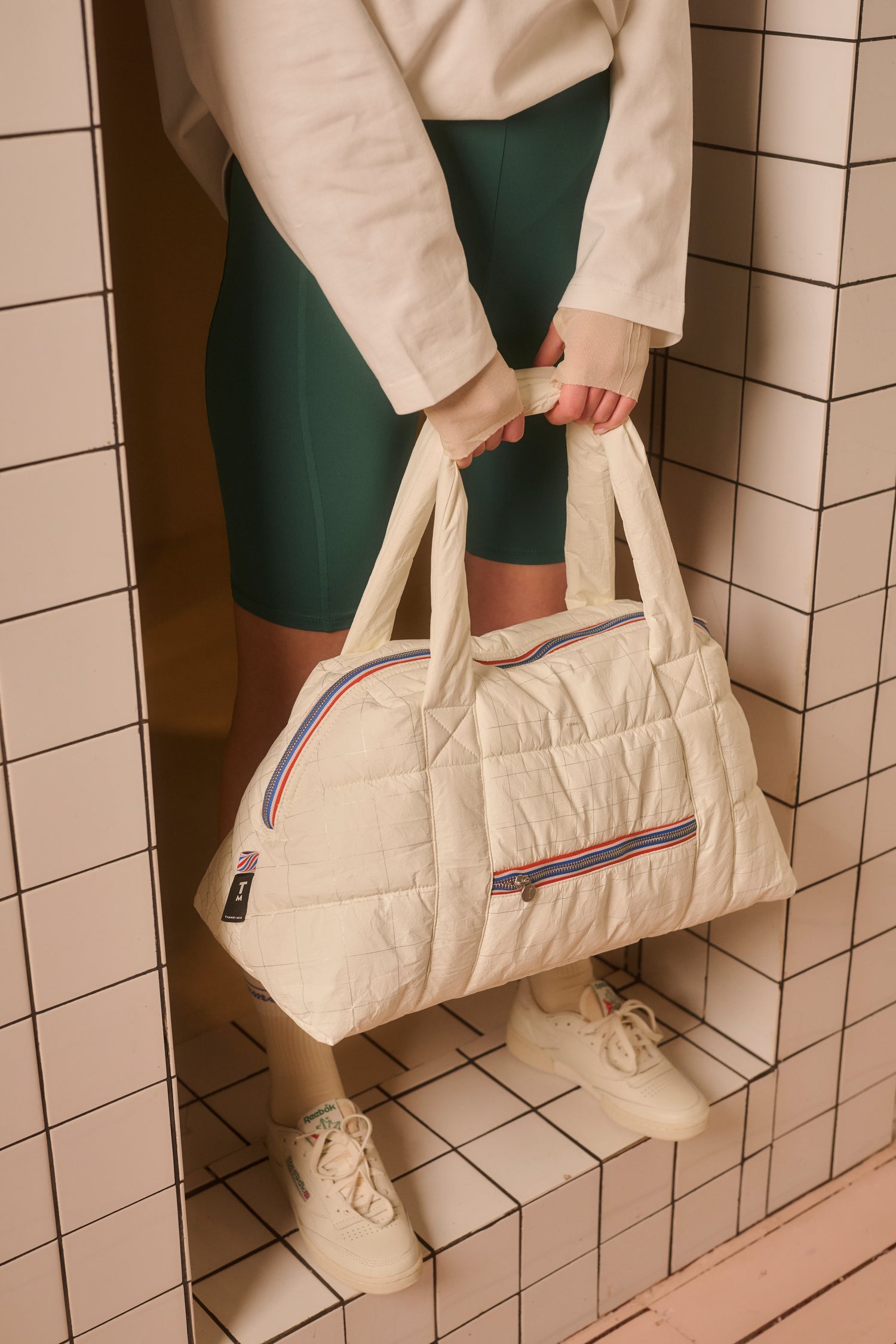 puffy sports bag - tyvek white