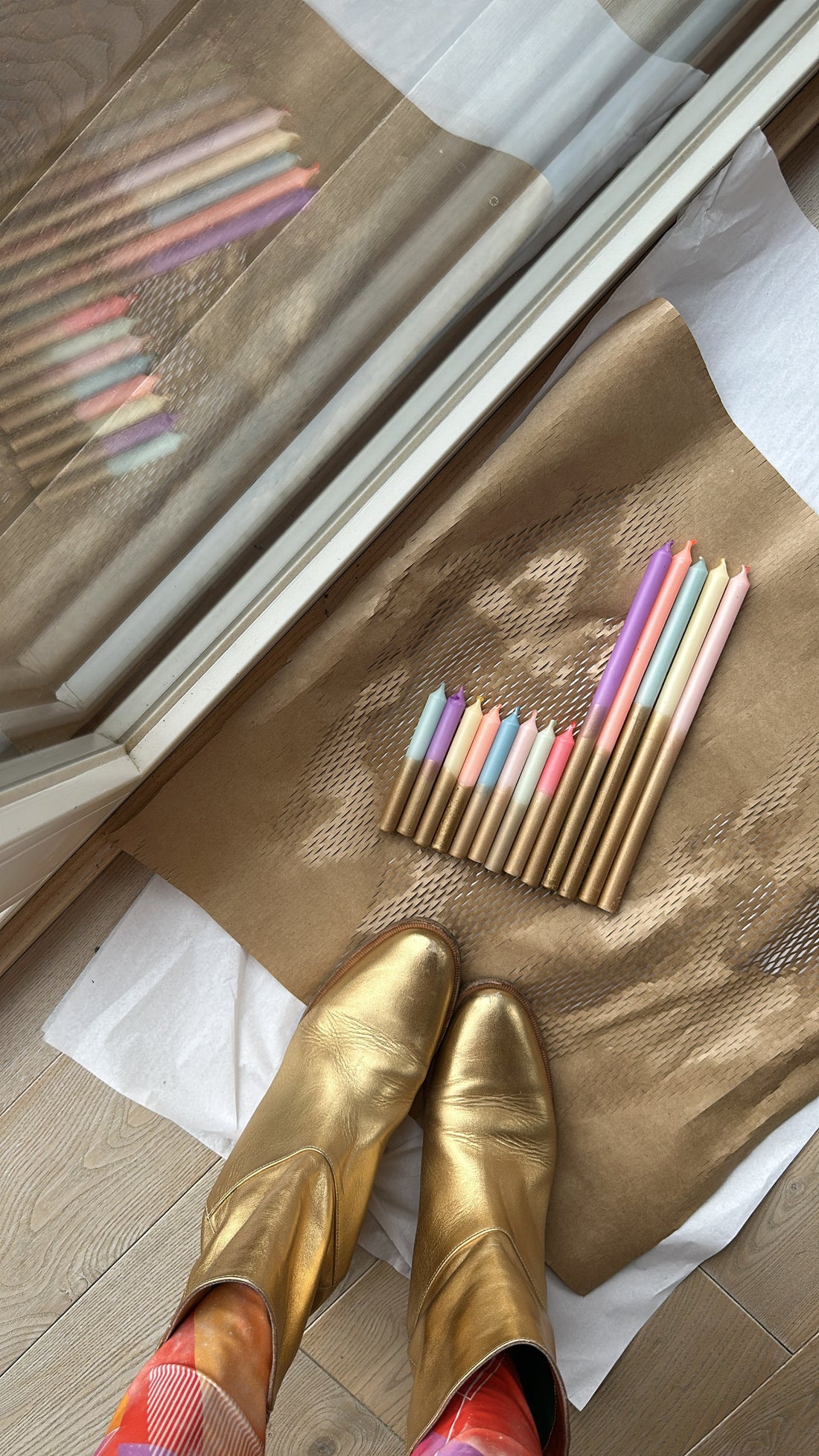 5 schmale Tafelkerzen- Pastell & Gold - Frau Gold