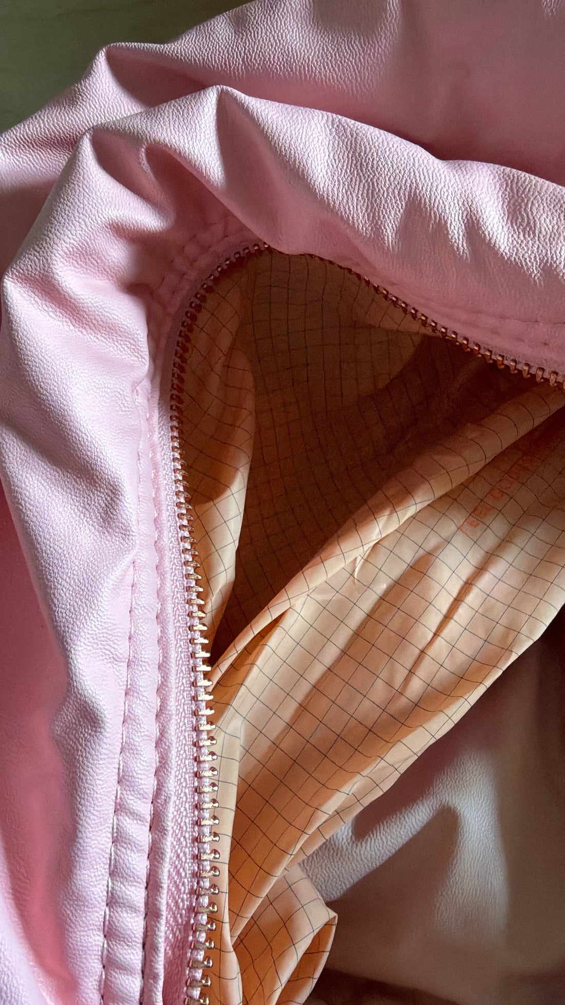 Weekender Pink Dolphin