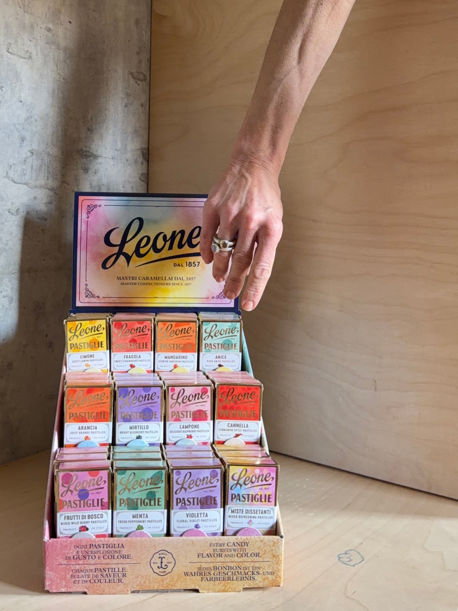 Schmucke Pastillen von Leone - Frau Gold