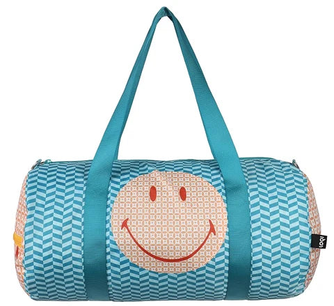 „LOQI SMILEY Geometric Recycled Weekender – großer Weekender mit buntem geometrischem SMILEY®-Print, aus 100 % recyceltem Material, 25 × 50 × 25 cm"