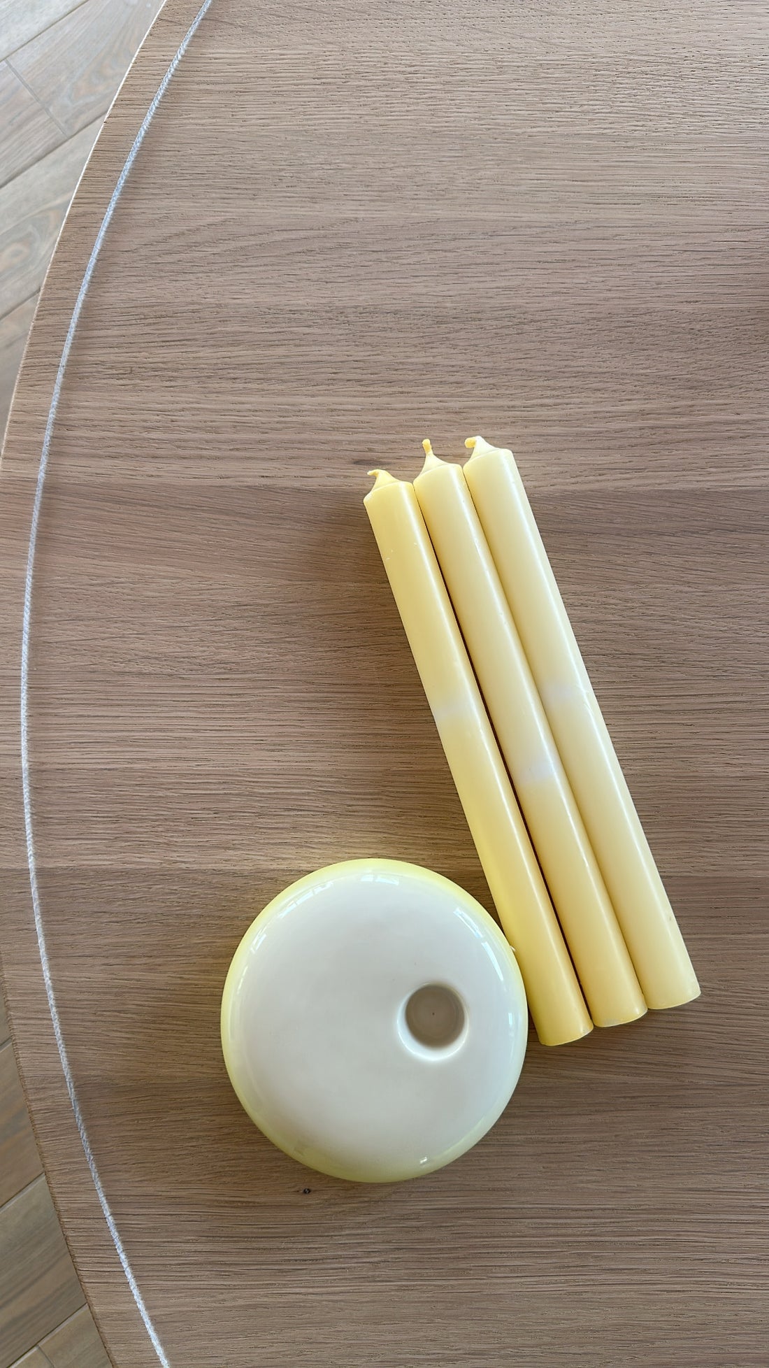Drei klassische Tafelkerzen – Butter