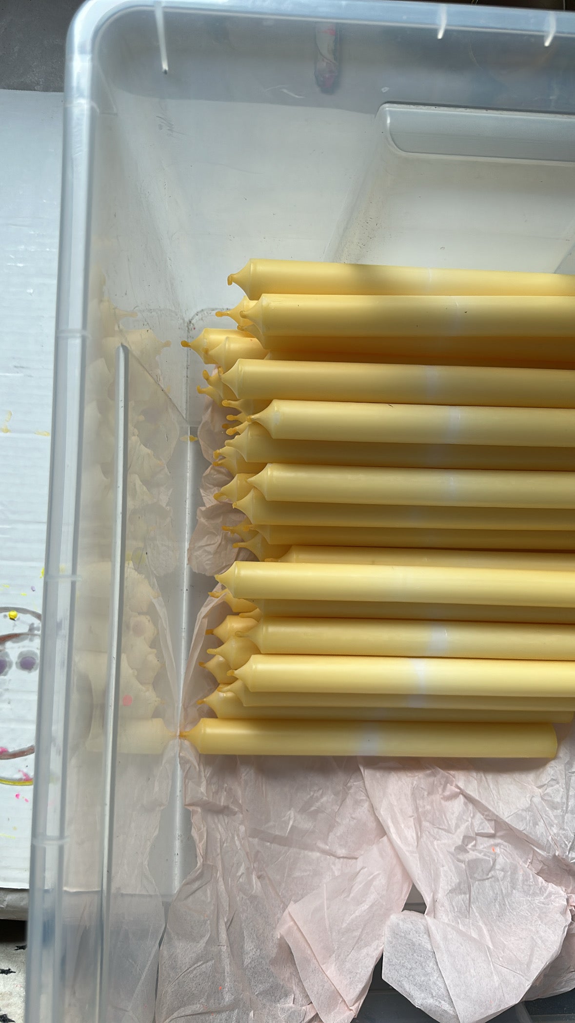 Drei klassische Tafelkerzen – Butter