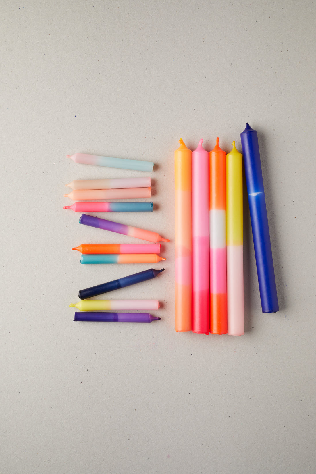 Reigen – 5 klassische Tafelkerzen und 10 Geburtstagskerzen - Frau Gold